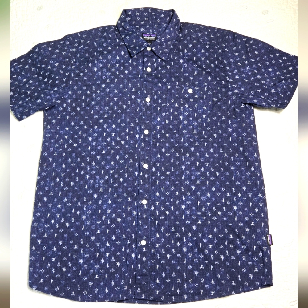 Patagonia Men's Blue Patterned Button Down Large Shirt